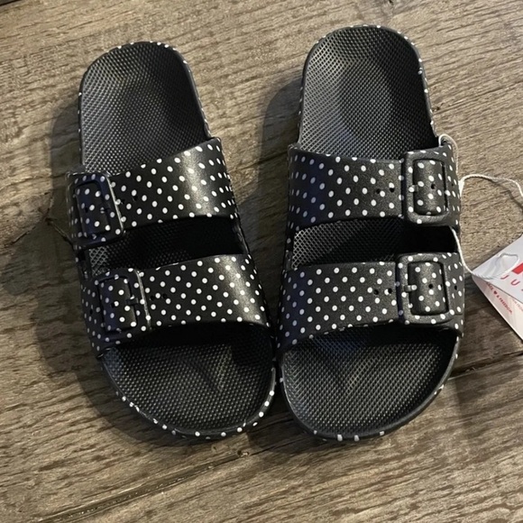 Freedom Moses Sandals in Black- 7/8, 8/9 - Picture 4 of 7